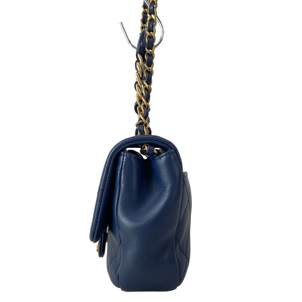 Chanel Mini Matelasse Shoulder Bag - Picture 4 of 16